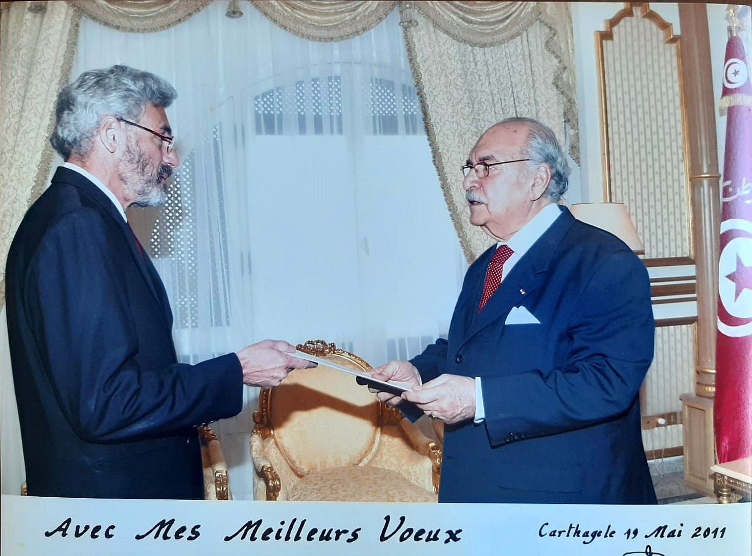 O embaixador brasileiro Luiz Antonio Fachini entrega as suas credenciais ao presidente interino da Tunísia Fouad Mebazaa.